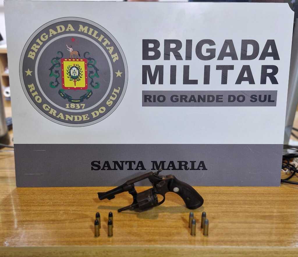 título imagem Adolescente com antecedentes por homicídio é apreendido com arma e munições em Santa Maria