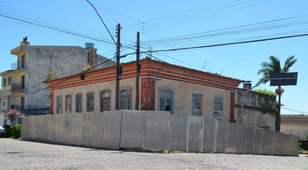 Foto: Isabela Oliveira (Gazeta de Caçapava) - Casarão de quase 200 anos fica na Rua General Neto, na região central da cidade