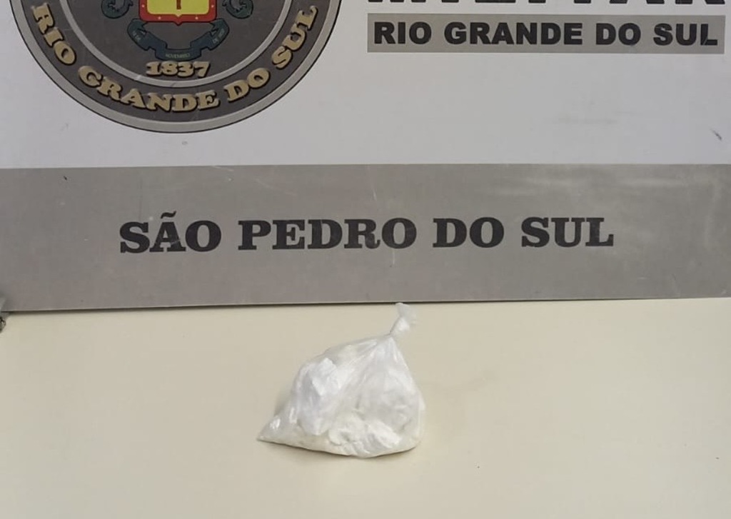 título imagem Homens são presos após carro de Santa Maria entregar drogas em São Pedro do Sul