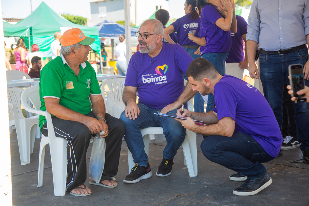 título imagem Prefeitura nos Bairros leva mais de 20 serviços para a Região Leste e ouve demandas do Bairro Diácono João Luiz Pozzobon