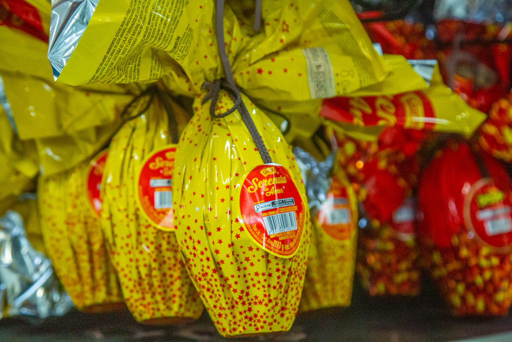 Maioria dos supermercados reduz a oferta de ovos de Páscoa neste ano; preços estão mais caros