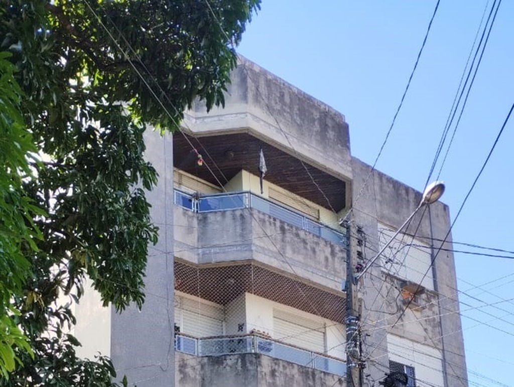 Homem que caiu do 4º andar de prédio em Santa Maria morre no hospital