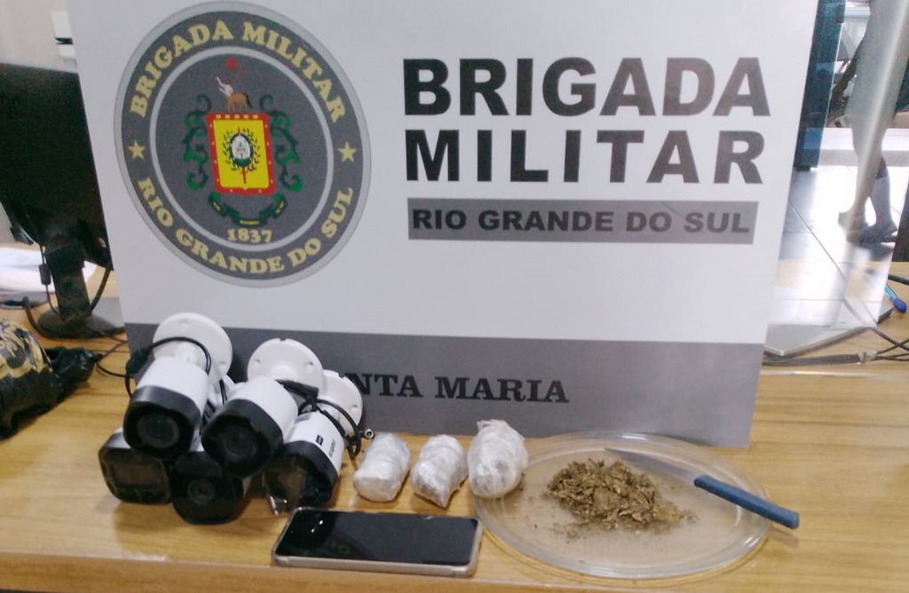 Após denúncia anônima, jovem é preso com drogas ao tentar fugir em Santa Maria