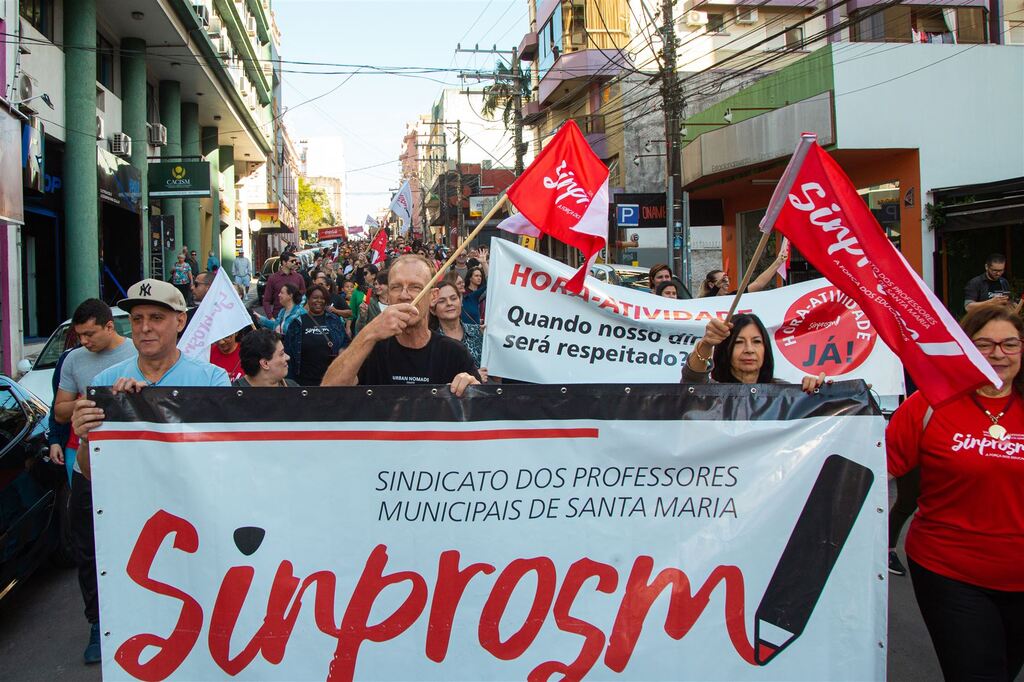 título imagem Paralisação de servidores e professores municipais ocorre nesta terça; confira serviços afetados