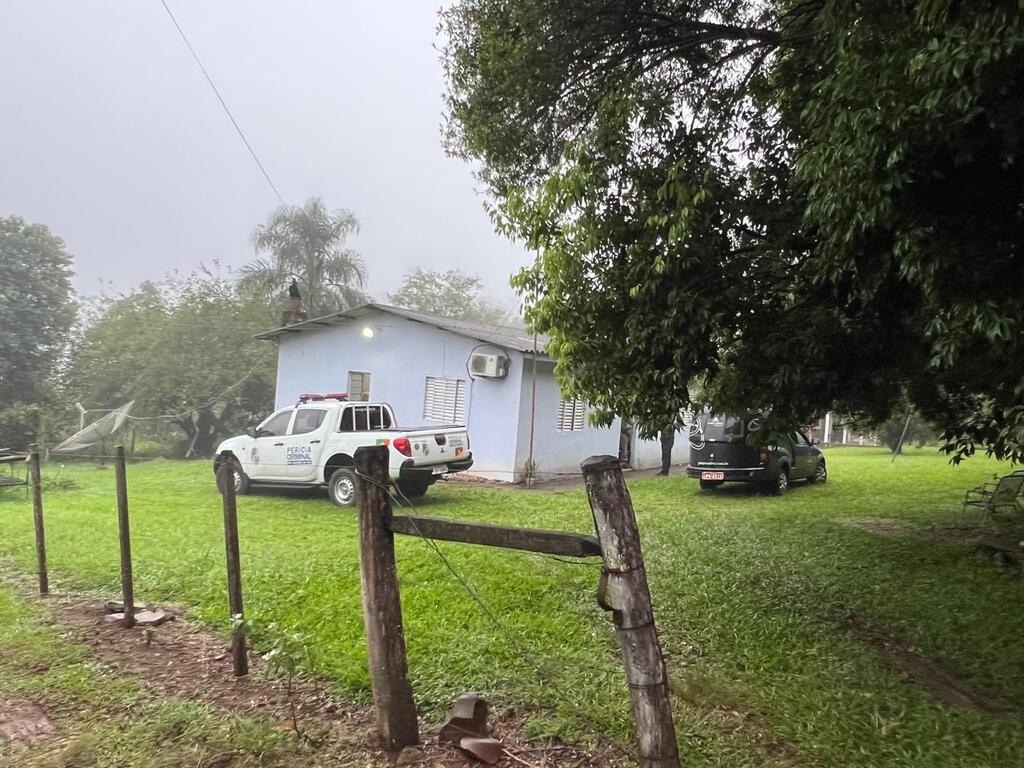 Foto: Polícia Civil (Divulgação) - Crime aconteceu na madrugada desta terça-feira nesta casa na localidade de Cerca de Pedras, no interior do município