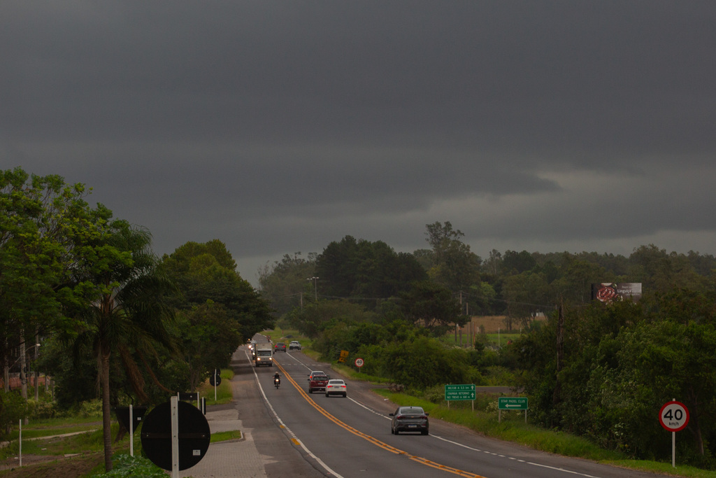 título imagem Com máxima de 20°C, Santa Maria registra a tarde mais fria do ano; chuva deve retornar na madrugada