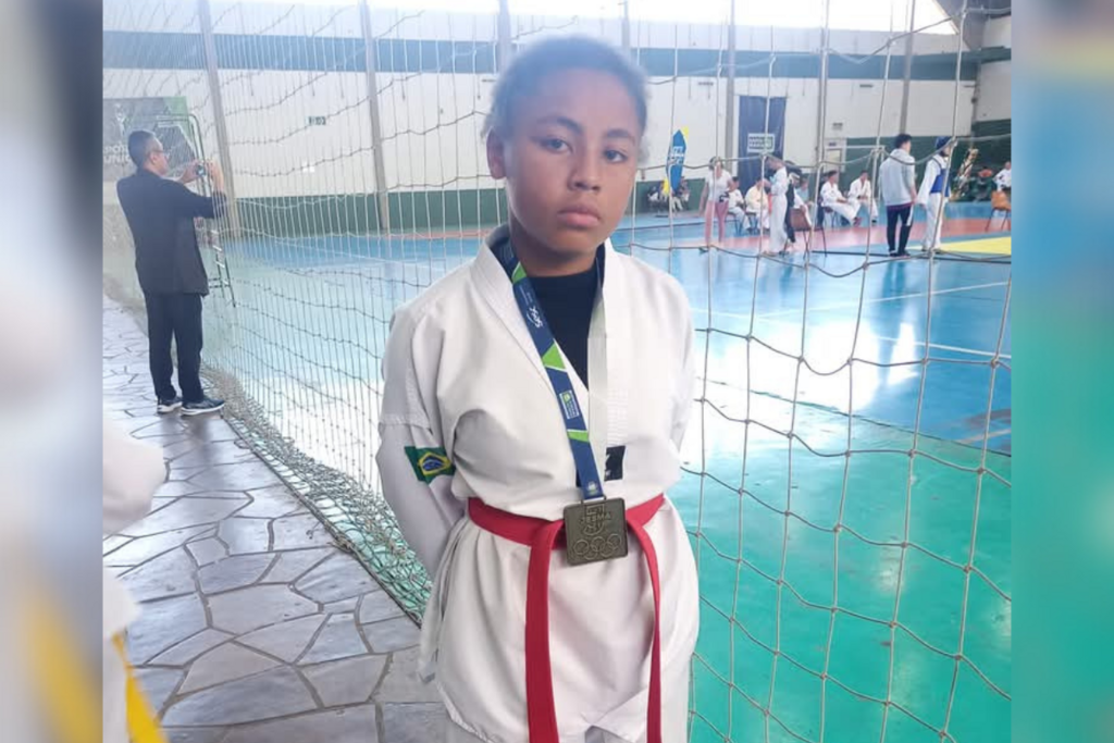 título imagem Conheça Sophia, a santa-mariense de 12 anos que está em busca da faixa preta no Taekwondo