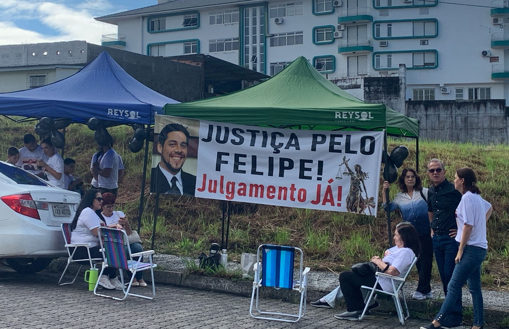 título imagem Audiência do caso Felipe Rita ocorre nesta manhã em Santa Maria sob protesto de familiares e amigos
