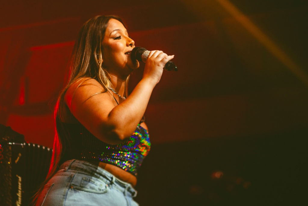 título imagem Anelise Varela participa de seleção para cantar com dupla sertaneja nacional: saiba como ajudar