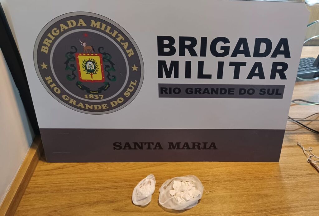 Adolescente é apreendido por tráfico de drogas em Camobi Adolescente é apreendido por tráfico de drogas em Camobi