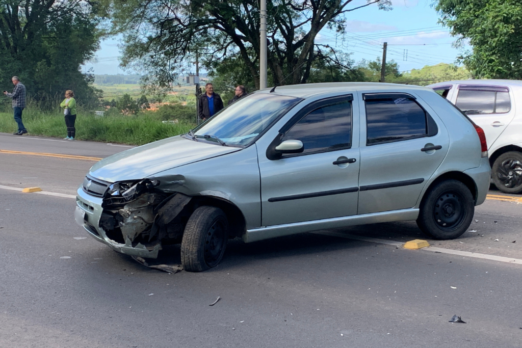 título imagem Acidente na manhã desta sexta-feira deixa trânsito lento na Faixa Nova de Camobi