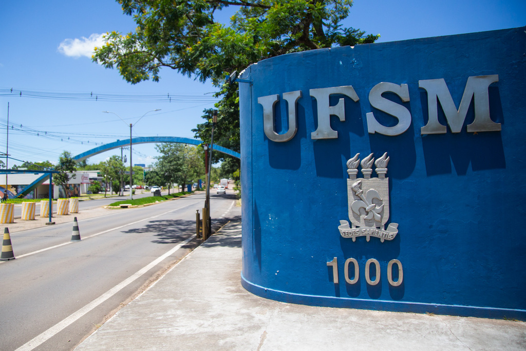 Reitor da UFSM diz que veículo envolvido em acidente era da instituição, mas o motorista era terceirizado