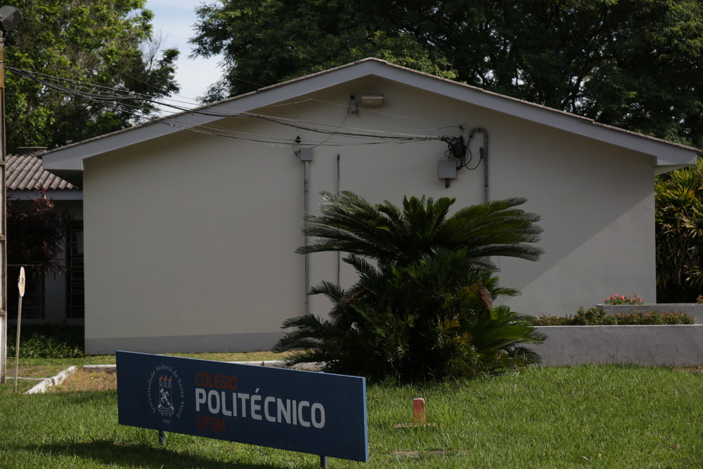 título imagem Diretora do Colégio Politécnico explica sobre auxílio aos familiares das vítimas do acidente com estudantes da UFSM; número para contato está disponível