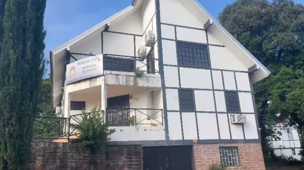 título imagem Delegado que investiga acidente com ônibus da UFSM diz que motorista relatou problema nos freios do veículo