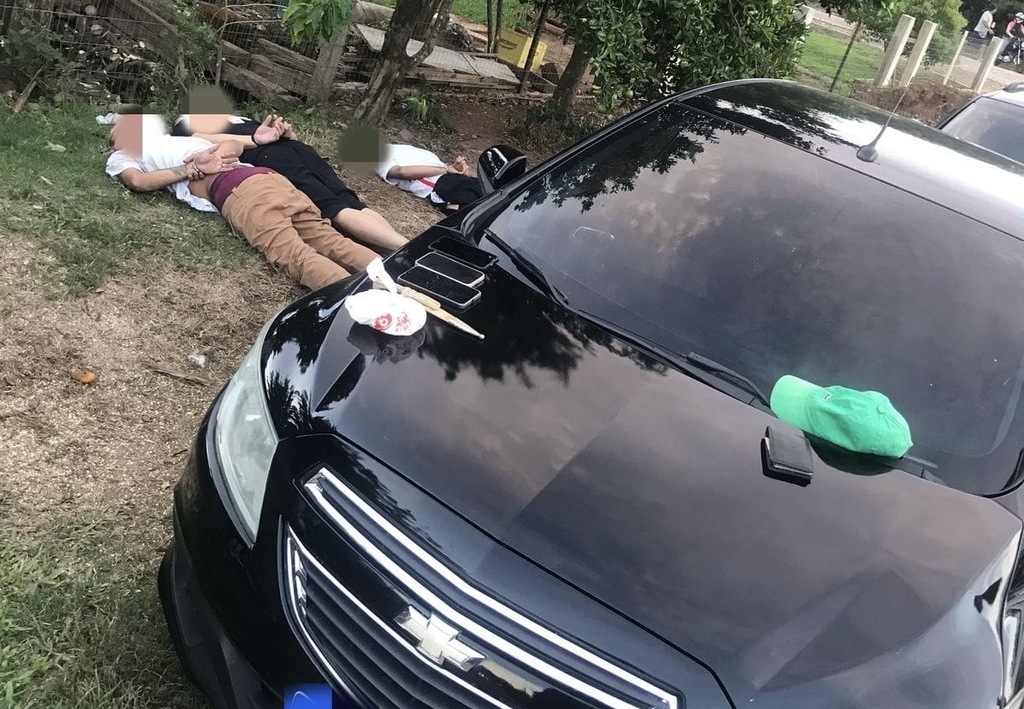 título imagem Três jovens são presos por tráfico de drogas em Santiago após perseguição policial