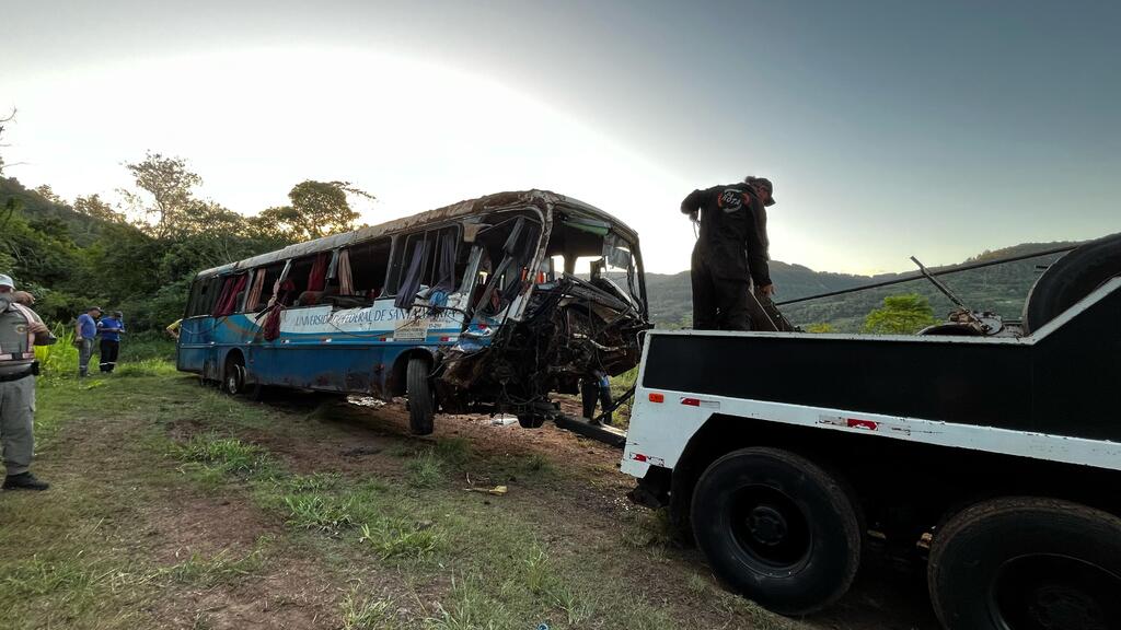 título imagem Delegado que investiga acidente com ônibus da UFSM vem a Santa Maria ouvir motorista e passageiros nesta quarta