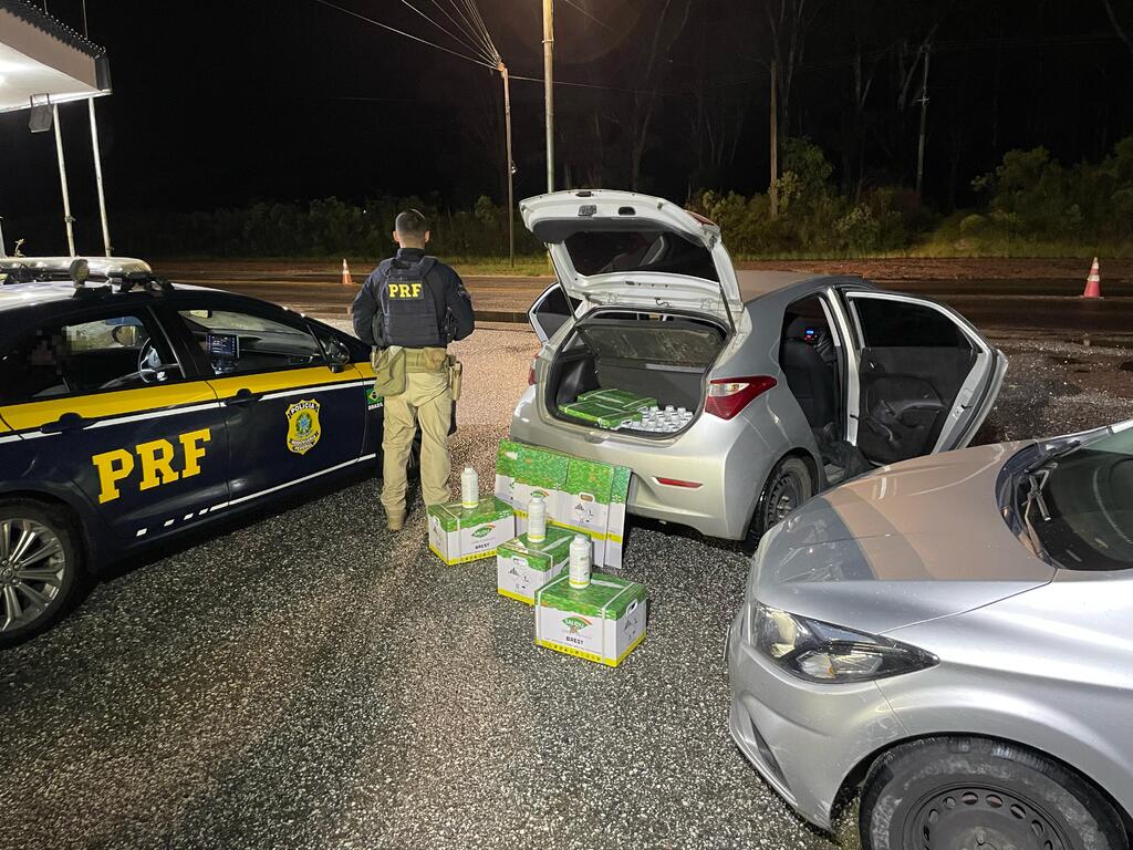 título imagem Após perseguição de 64 quilômetros, trio é preso com quase 100 litros de agrotóxicos ilegais