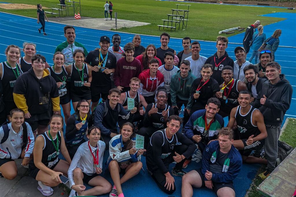 título imagem Atletismo da UFSM fica com o vice nos Jogos Universitários Gaúchos
