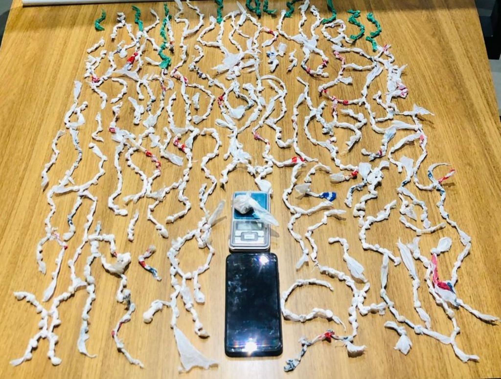 título imagem Adolescente é apreendido com 780 pedras de crack em Santa Maria