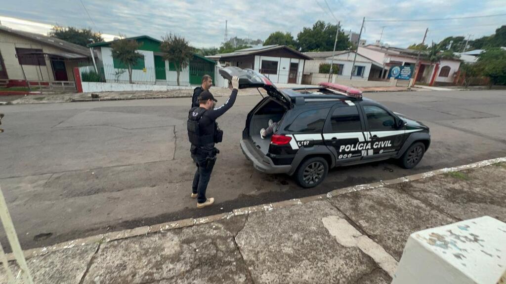 título imagem Cinco pessoas são presas por tráfico de drogas durante a Operação Forasteiro em Santiago