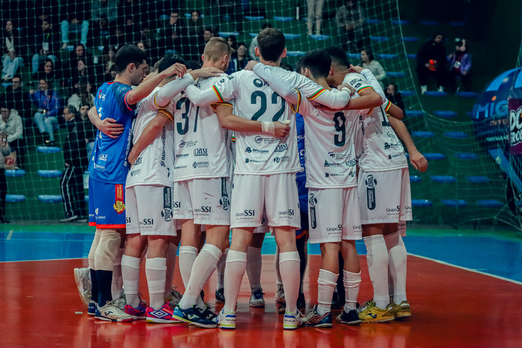 título imagem UFSM Futsal apresenta elenco e novo uniforme nesta quinta-feira; equipe masculina estreia na Série Ouro no sábado