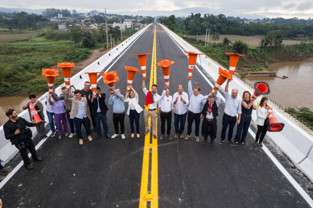 título imagem Ponte levada pelas cheias é reconstruída em sete meses no Vale do Taquari
