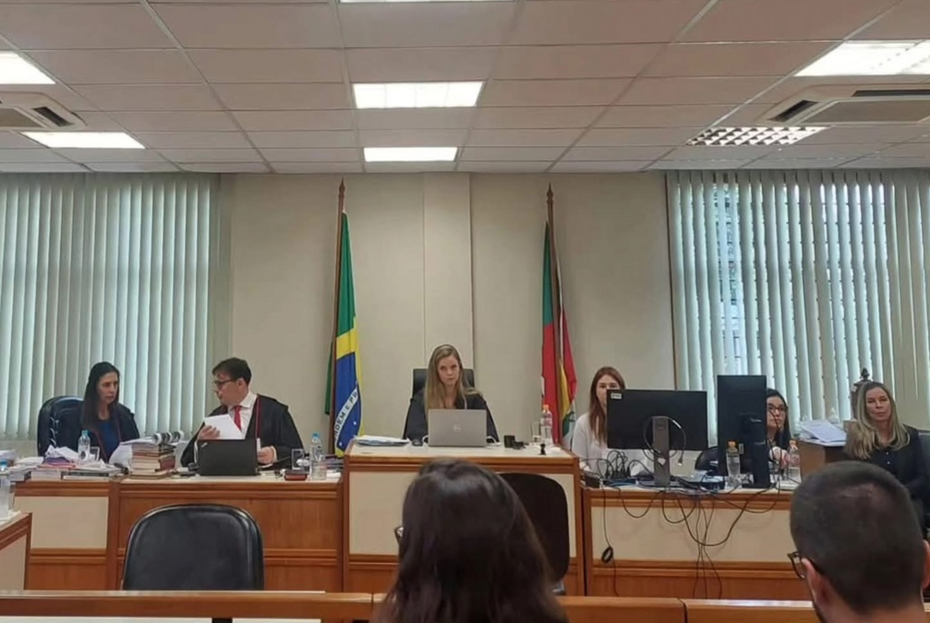 título imagem Médico é condenado a quase 60 anos de prisão por assassinato da ex-companheira e do namorado dela em São Gabriel