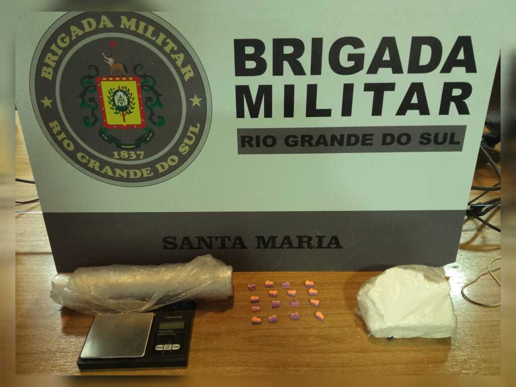 Adolescente é apreendido com ecstasy no centro de Santa Maria Adolescente é apreendido com ecstasy no centro de Santa Maria