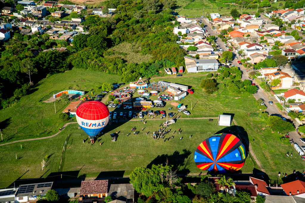 🎈Com evento noturno e carreata de balões, saiba o horário e a programação deste sábado no Festival de Balonismo