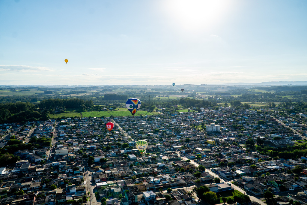 título imagem 🎈 Festival de Balonismo termina neste domingo; saiba o horário e a programação