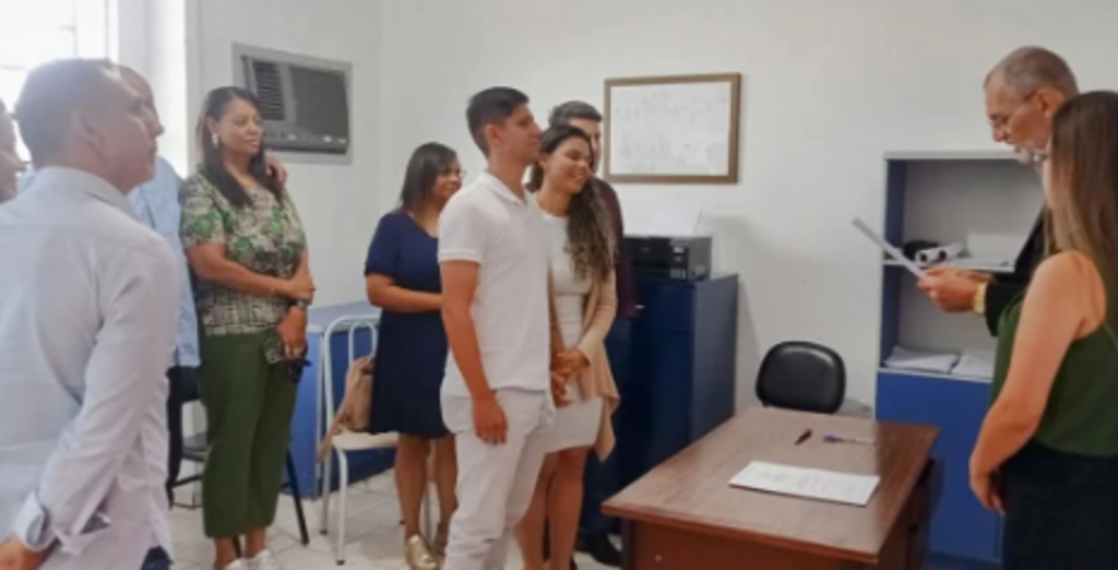 título imagem Casal de Santa Maria realiza casamento na sede dos Bombeiros Voluntários de Faxinal do Soturno