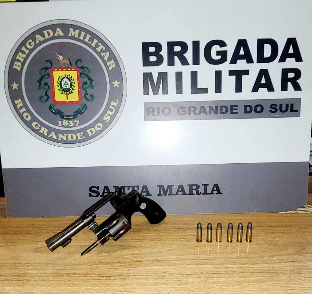 título imagem Jovem é preso com arma escondida embaixo do colchão no Bairro Nova Santa Marta, em Santa Maria