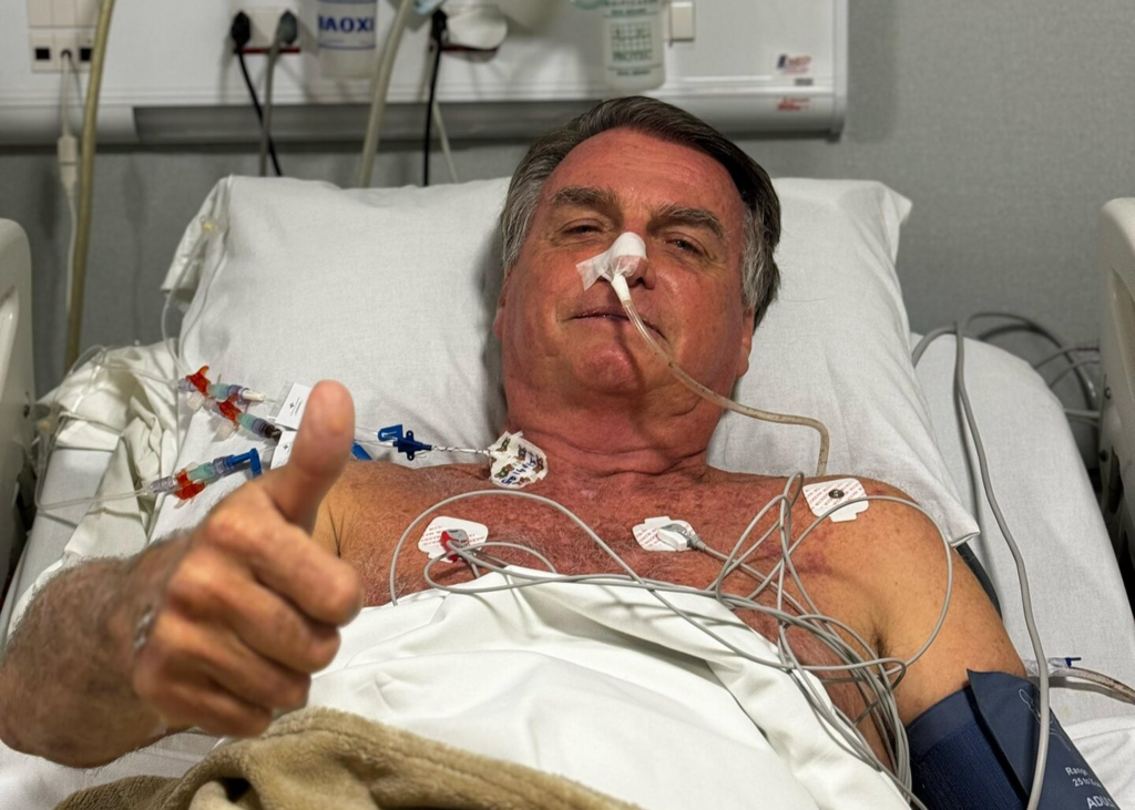 Bolsonaro passa por cirurgia neste domingo; procedimento já dura mais de nove horas