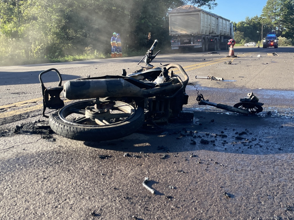 título imagem Identificado motociclista que morreu em colisão com caminhão na BR-158, em Itaara