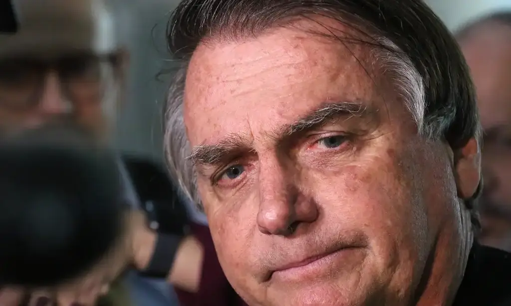 Após cirurgia, ex-presidente Jair Bolsonaro segue na UTI sem previsão de alta