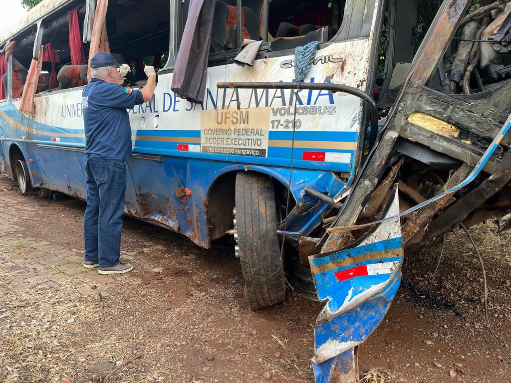 título imagem Polícia Civil deve coletar novos depoimentos nesta quarta em Teutônia sobre acidente com ônibus da UFSM