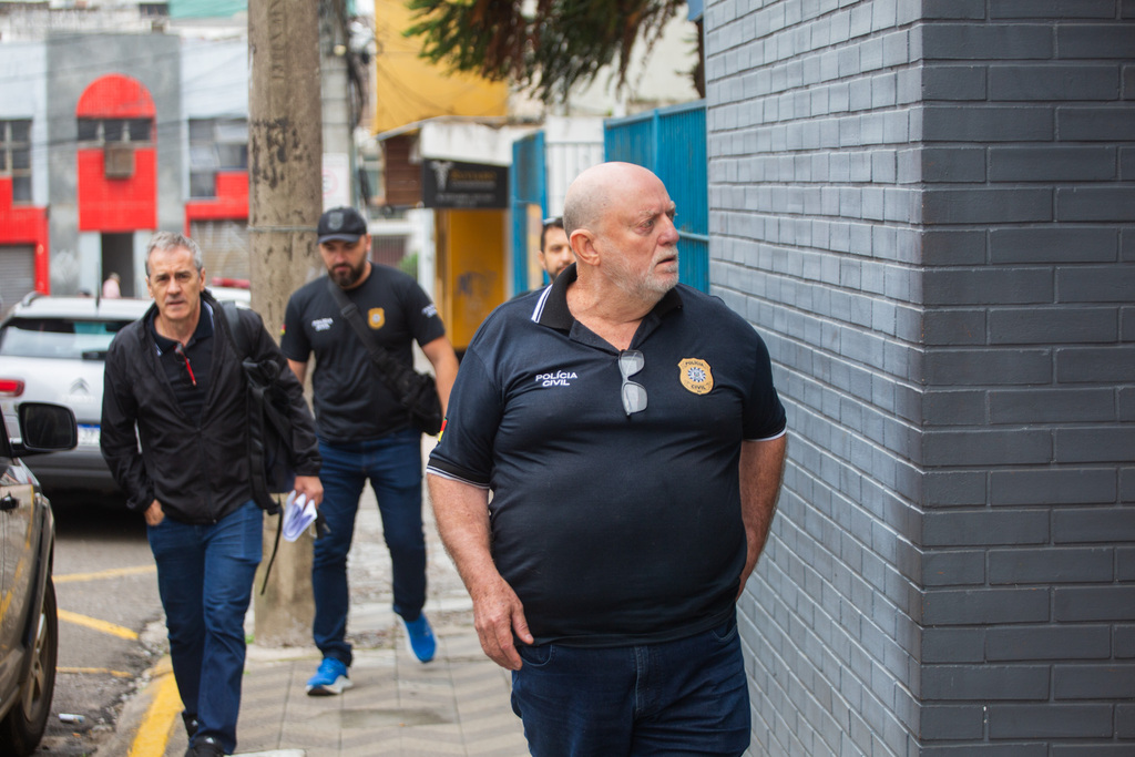 Polícia Civil deve coletar novos depoimentos nesta quarta em Teutônia sobre acidente com ônibus da UFSM Polícia Civil deve coletar novos depoimentos nesta quarta em Teutônia sobre acidente com ônibus da UFSM