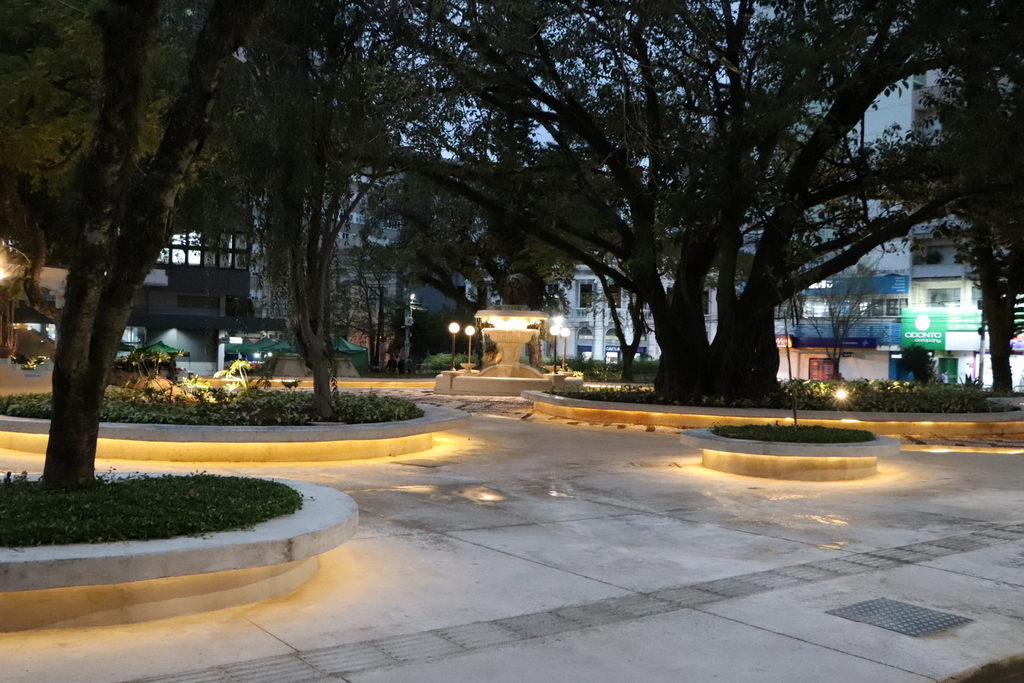 título imagem Prefeitura se pronuncia após vídeo de fiscalização com vendedor de churrasquinho na Praça Saldanha Marinho repercutir nas redes sociais