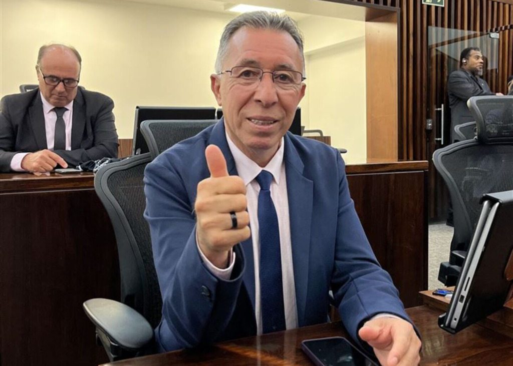 título imagem Valdeci Oliveira confirma que disputará a presidência estadual do PT