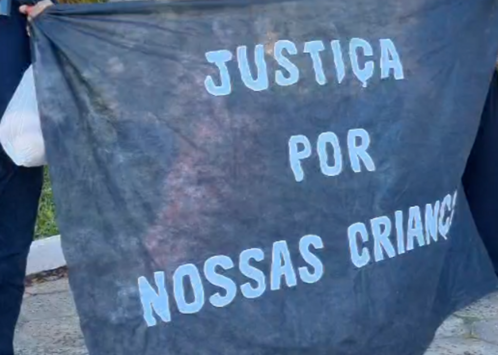 título imagem Moradores protestam contra casos de abuso sexual de menores de idade em Cacequi; dois homens estão presos