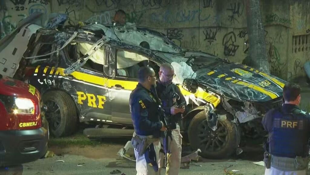 Três agentes da PRF morrem após perseguição no Rio de Janeiro Três agentes da PRF morrem após perseguição no Rio de Janeiro