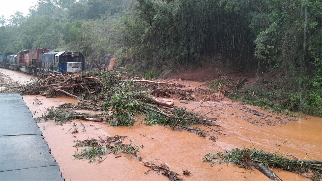 título imagem Quase um ano após a enchente, luta para retomar ferrovia gaúcha está longe de um resultado