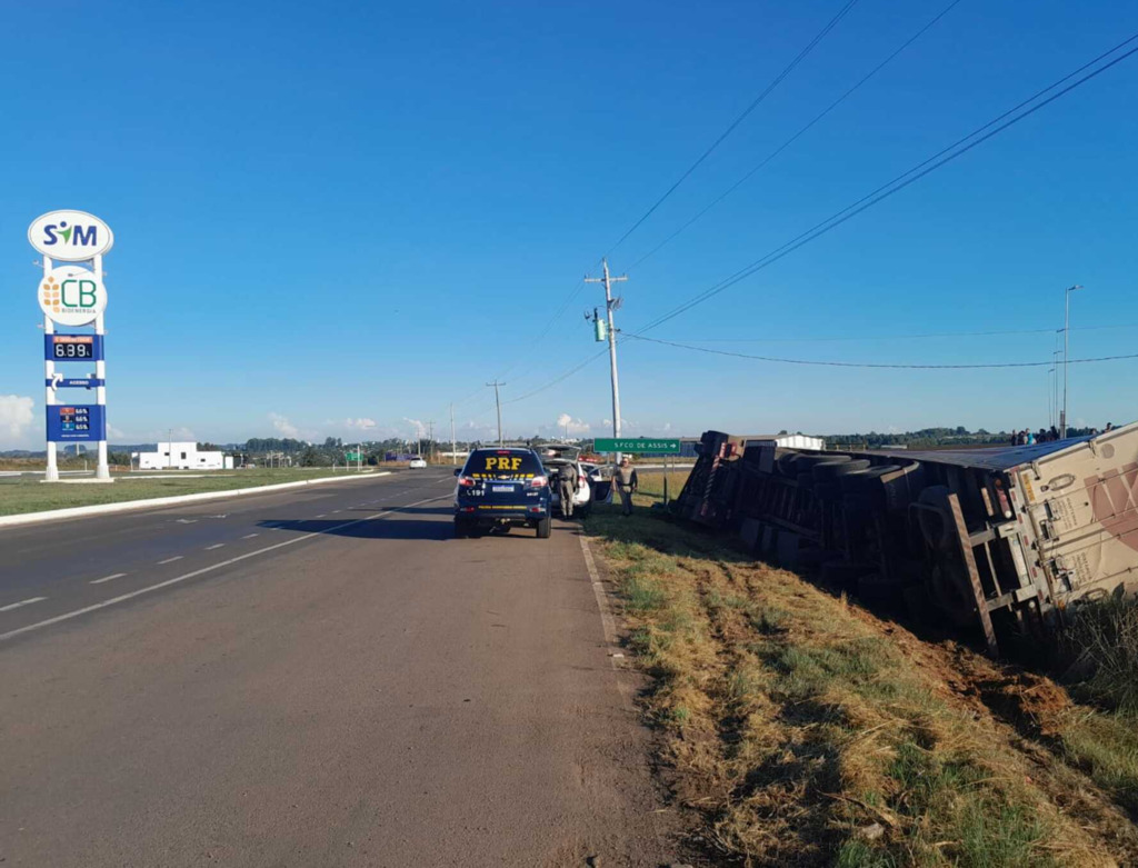 Motorista é preso por dirigir embriagado após tombar caminhão na BR-287 em Santiago Motorista é preso por dirigir embriagado após tombar caminhão na BR-287 em Santiago