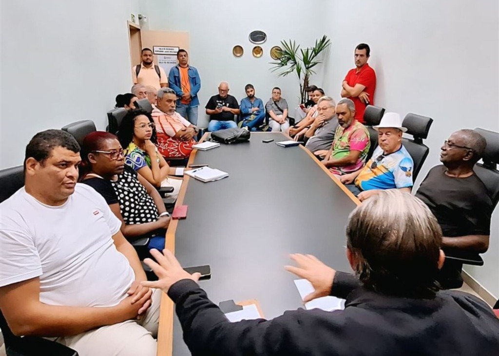 título imagem Frente parlamentar propõe raio x sobre as escolas de samba