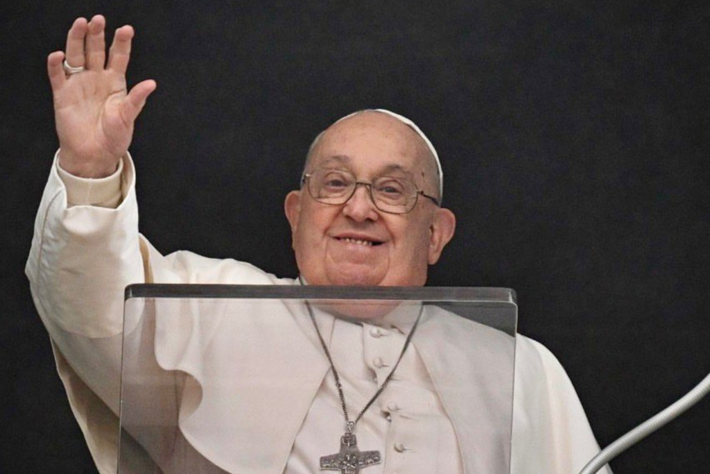 título imagem Dom Leomar relembra carta entregue ao papa Francisco e o legado deixado para Santa Maria: a consagração de Medianeira como Rainha do Povo Gaúcho