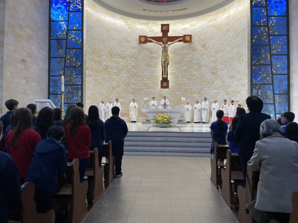 título imagem Missa reúne estudantes de escolas católicas de Santa Maria em homenagem ao papa Francisco