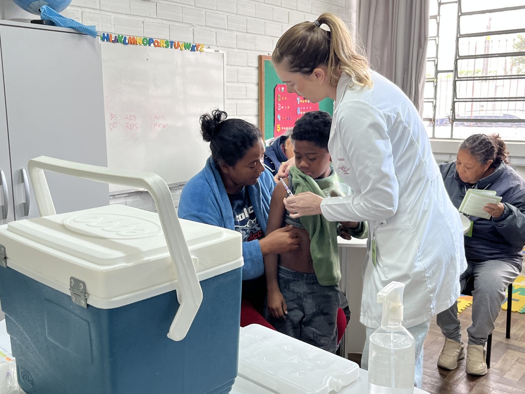 Alunos de escolas de Santa Maria são imunizados em ações do Programa Saúde na Escola
