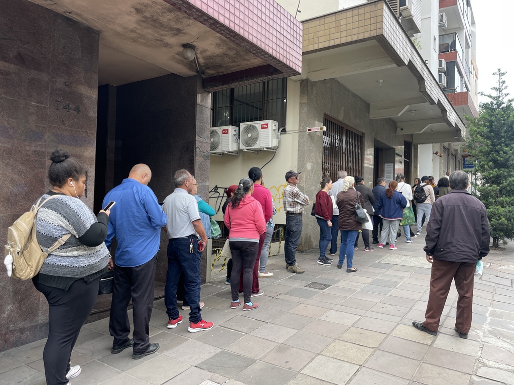 Mudança no fornecimento de insulina gera filas em frente à Farmácia Municipal em Santa Maria, diz o secretário de Saúde