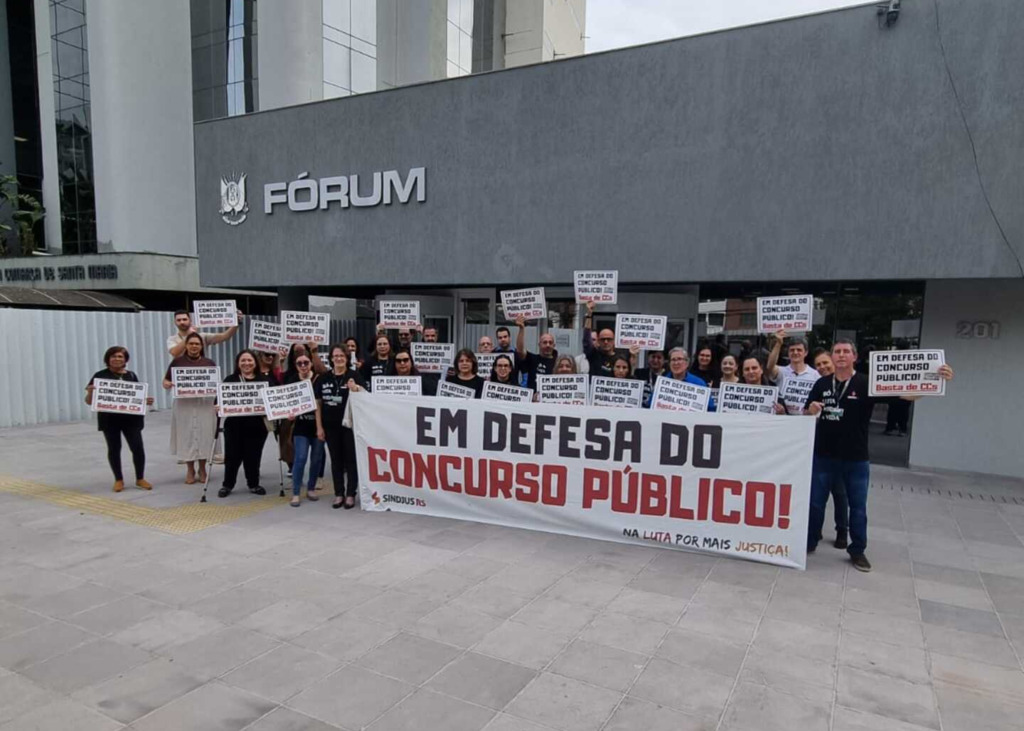 Servidores da Justiça Estadual protestam contra criação de mais de 800 cargos em comissão