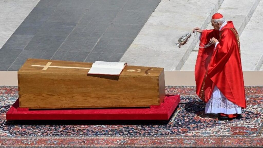 Corpo de papa Francisco é sepultado na Basílica Santa Maria Maggiore Corpo de papa Francisco é sepultado na Basílica Santa Maria Maggiore
